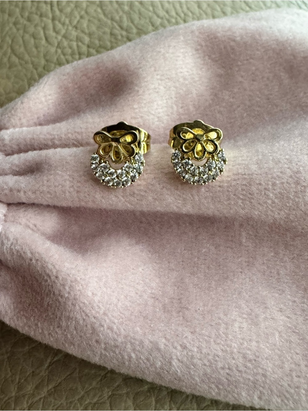 Gold tone Flower Crystal Stud Earrings